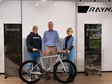 Partnership with the MaxSolar Cycling Team