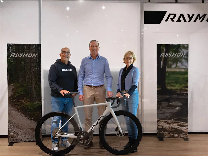 Partnerschaft mit dem MaxSolar Cycling Team