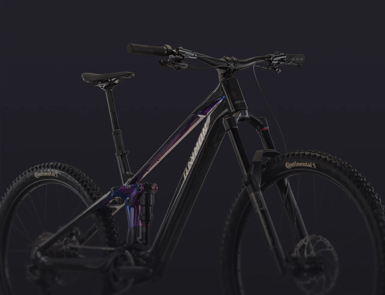 Schwarz-violettes Raymon Tarok Pro mit Galaxy-Design vor dunklem Studio-Hintergrund.